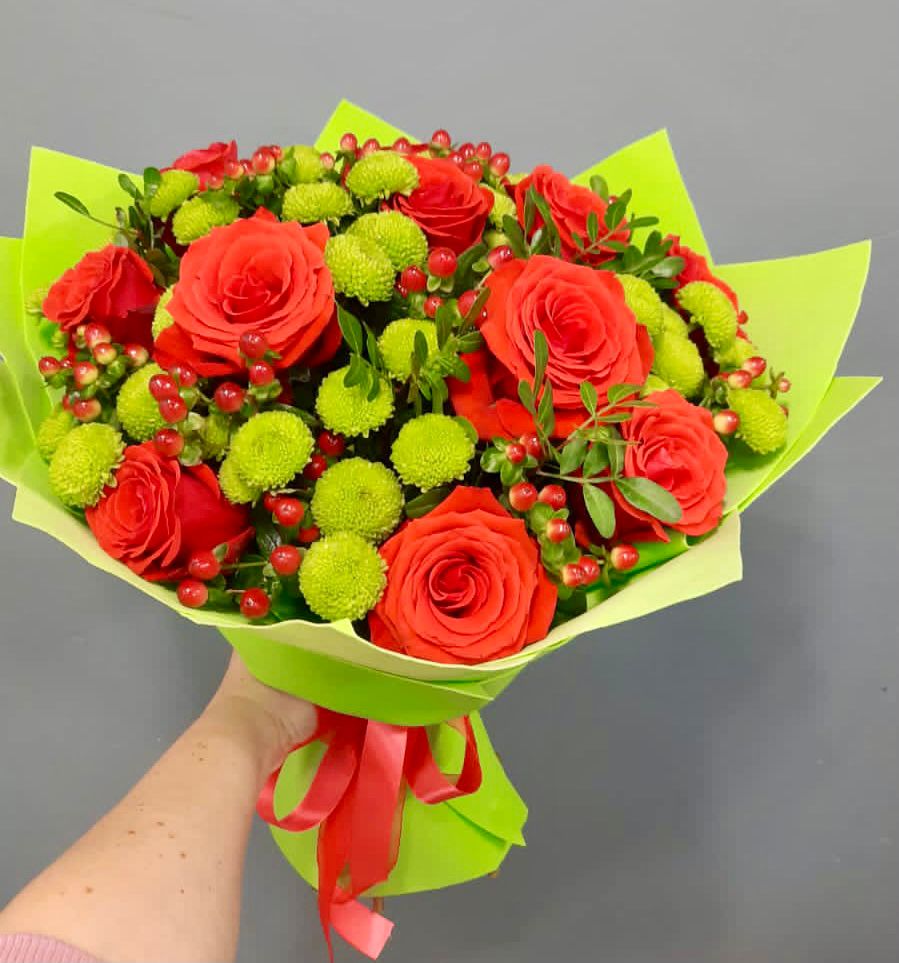 Букет признание в Новодмитриевской Букет цветов из: Хризантемы и Розы в Новодмитриевской