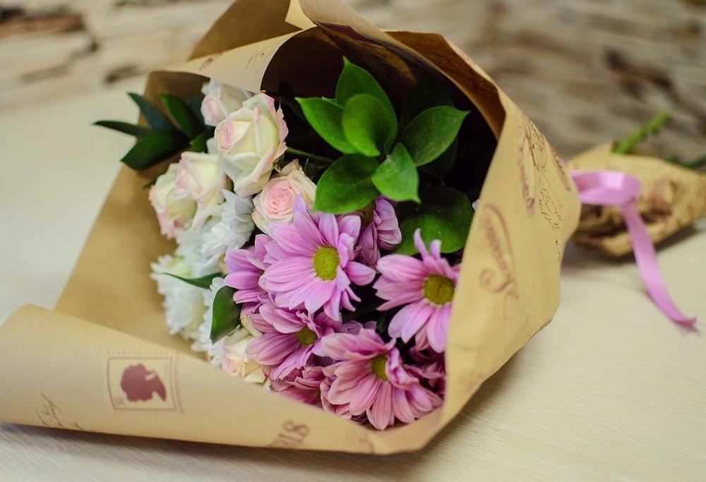 Букет улыбка в Новодмитриевской Букет цветов из: Розы и Хризантемы в Новодмитриевской