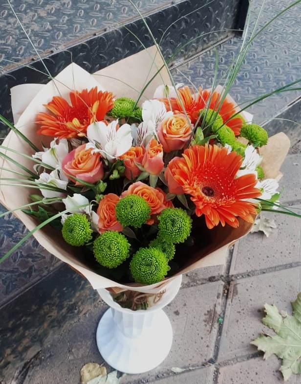 Букет цветов из: Герберы, Хризантемы, Альстромерии и Розы в Новодмитриевской