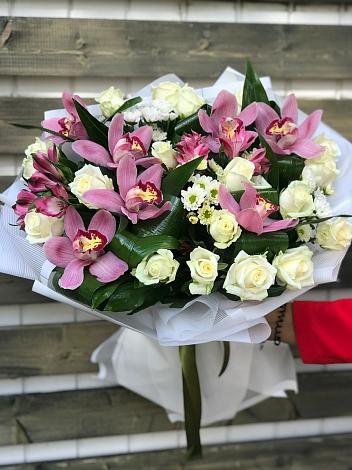 Букет цветов из: Розы и Хризантемы в Новодмитриевской