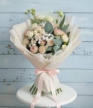 Букет цветов из:  Розы и Лизиантусы в Новодмитриевской