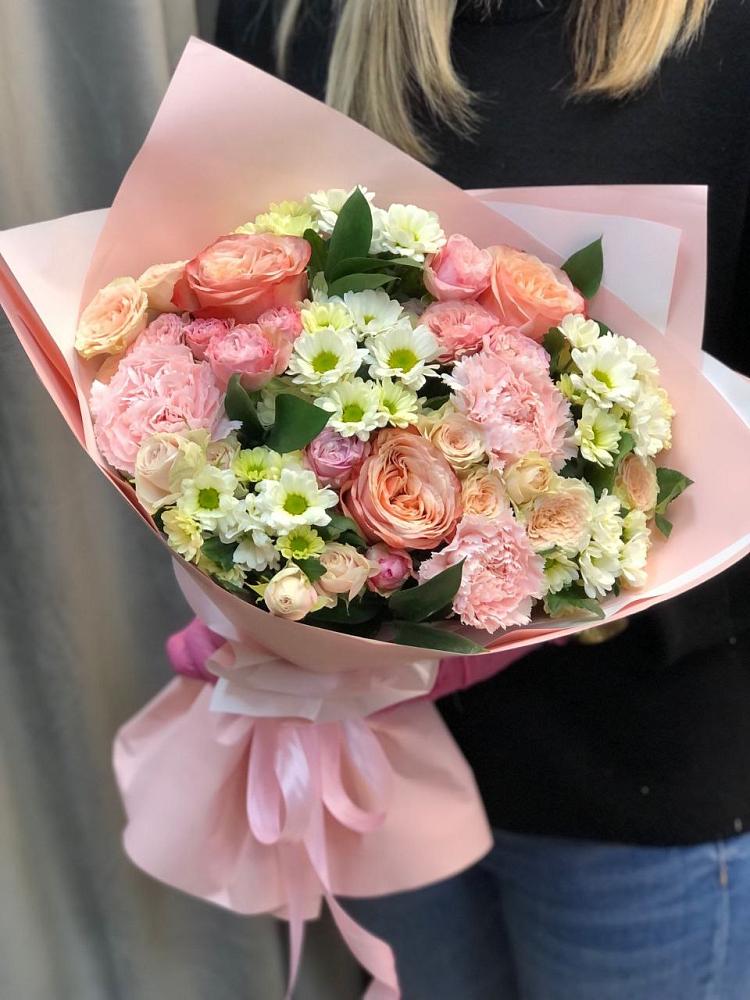 Букет нежные объятья в Новодмитриевской Букет цветов из: Гвоздики, Розы и Хризантемы в Новодмитриевской