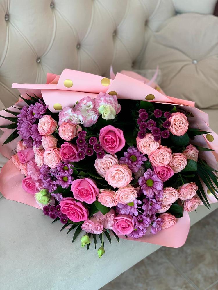 Букет цветов из: Хризантемы, Розы и Лизиантусы в Новодмитриевской