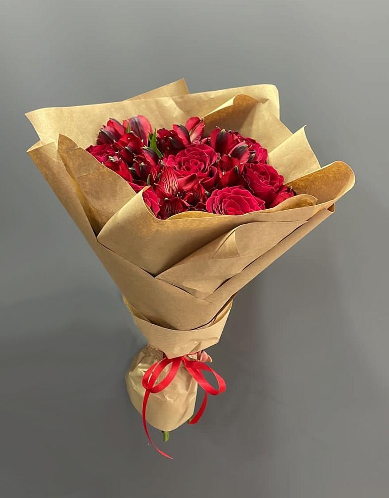 Букет прекрасной женщине в Новодмитриевской Букет цветов из: Альстромерии и Розы в Новодмитриевской