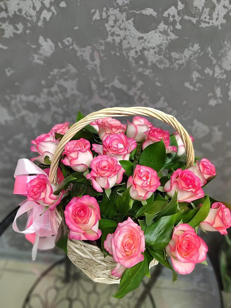 Цветочная композиция из Розы в корзине в Новодмитриевской