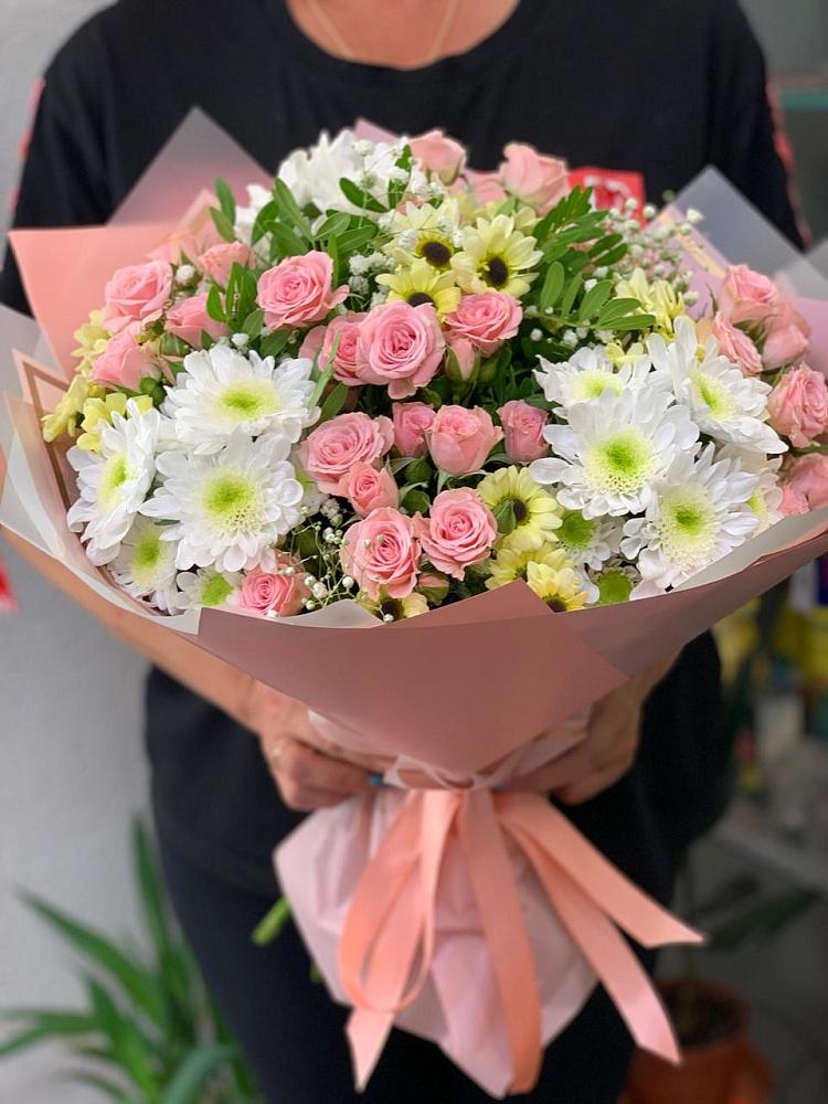 Букет юношеские грезы в Новодмитриевской Букет цветов из: Розы и Хризантемы в Новодмитриевской