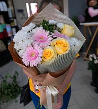 Букет цветов из:  Герберы, Розы и Хризантемы в Новодмитриевской