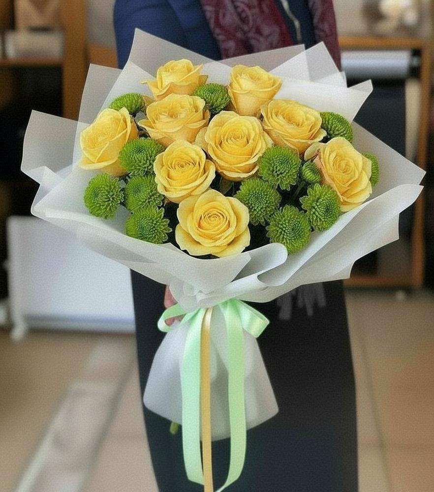 Букет сочно-зеленый в Новодмитриевской Букет цветов из: Хризантемы и Розы в Новодмитриевской