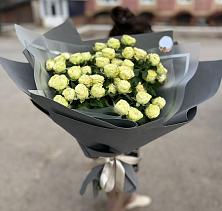 Букет Белые кустовые розы Солинеро в Новодмитриевской