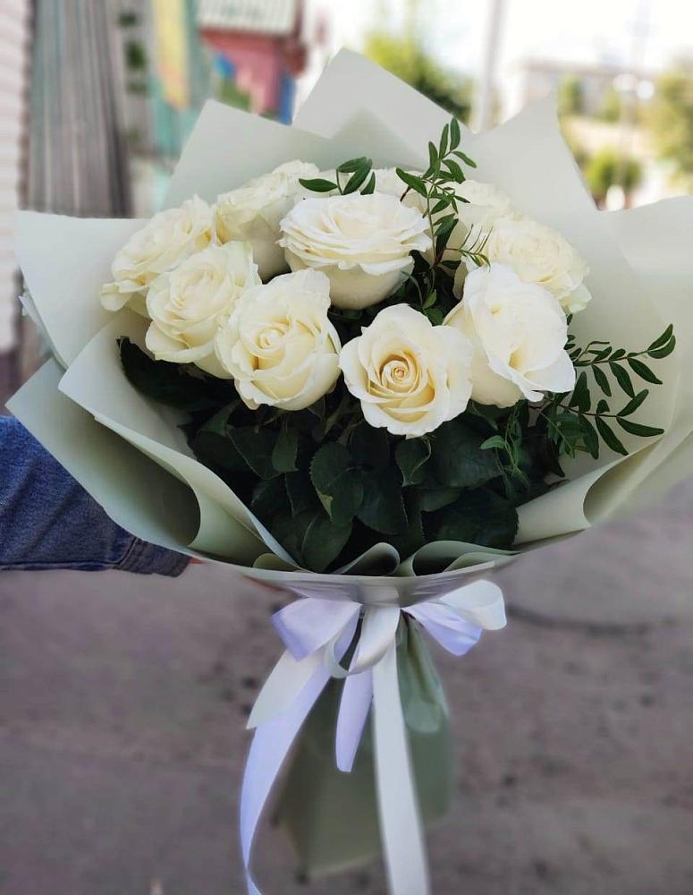Белые розы Проуд в Новодмитриевской Букет Белые розы Проуд в Новодмитриевской