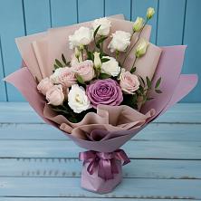Букет цветов из:  Розы и Лизиантусы в Новодмитриевской