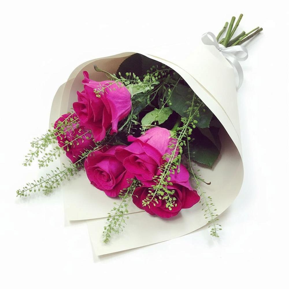 Букет ярко-розовый в Новодмитриевской Букет цветов из: Розы в Новодмитриевской