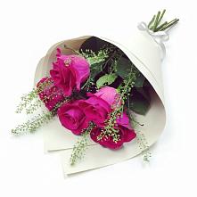 Букет ярко-розовый в Новодмитриевской Букет цветов из:  Розы в Новодмитриевской