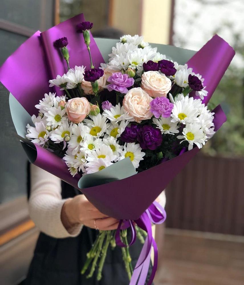 Букет фиолетовый сад в Новодмитриевской Букет цветов из: Хризантемы, Гвоздики и Розы в Новодмитриевской