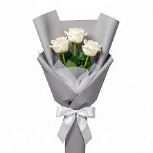 Букет 3 белые розы в Новодмитриевской Букет 3 белые розы в Новодмитриевской