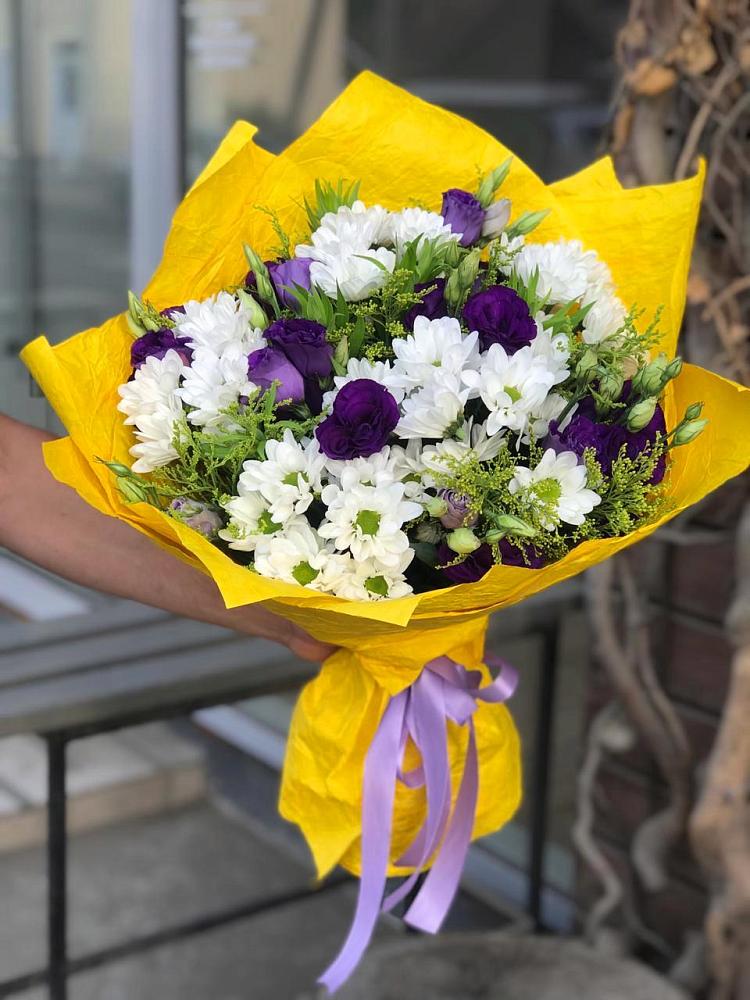Букет облака в Новодмитриевской Букет цветов из: Ирисы, Хризантемы и Ромашки в Новодмитриевской