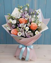 Букет цветов из:  Лизиантусы, Розы, Альстромерии и Гипсофила в Новодмитриевской