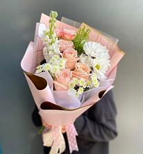 Букет цветов из:  Хризантемы и Розы в Новодмитриевской