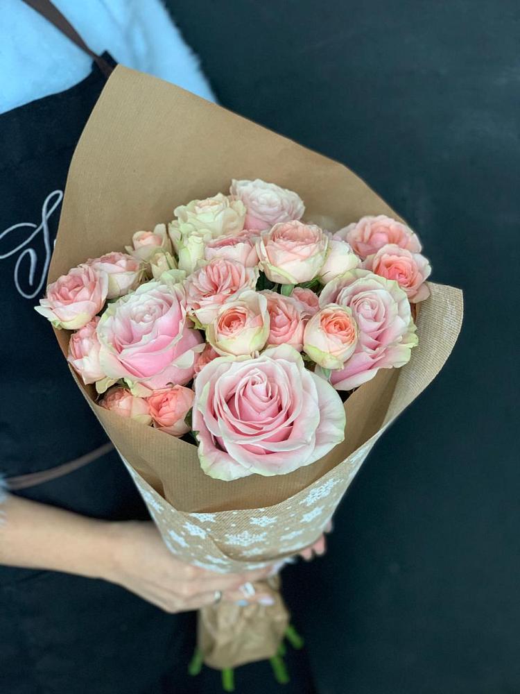 Букет ванильный зефир в Новодмитриевской Букет цветов из: Хризантемы и Розы в Новодмитриевской