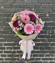 Букет яркие краски в Новодмитриевской Букет цветов из:  Герберы и Хризантемы в Новодмитриевской