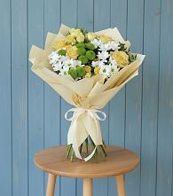 Букет Луч солнца в Новодмитриевской Букет цветов из:  Хризантемы и Розы в Новодмитриевской
