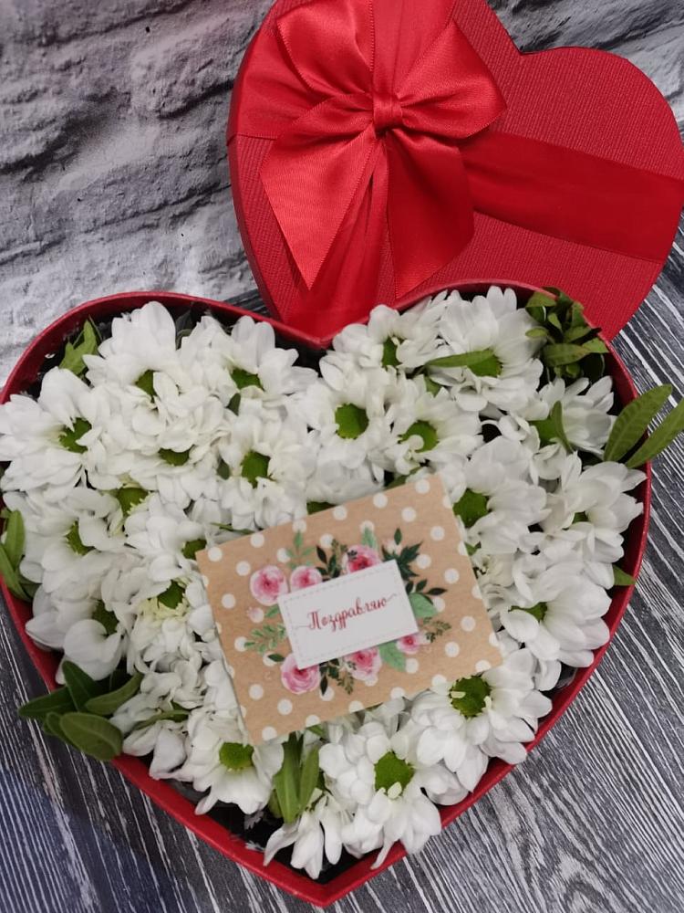 Композиция сплетение судьбы в Новодмитриевской Цветочная композиция из Хризантемы в виде сердца в Новодмитриевской