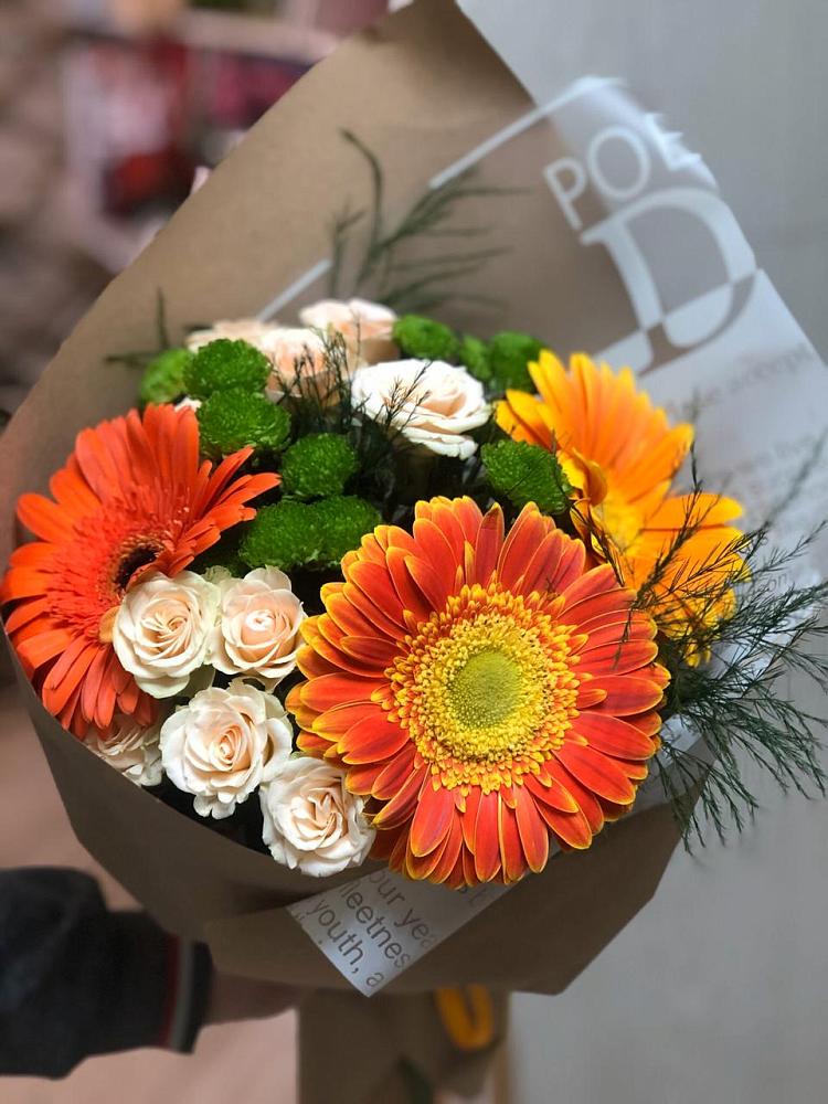 Букет желтый закат в Новодмитриевской Букет цветов из: Герберы, Хризантемы и Розы в Новодмитриевской