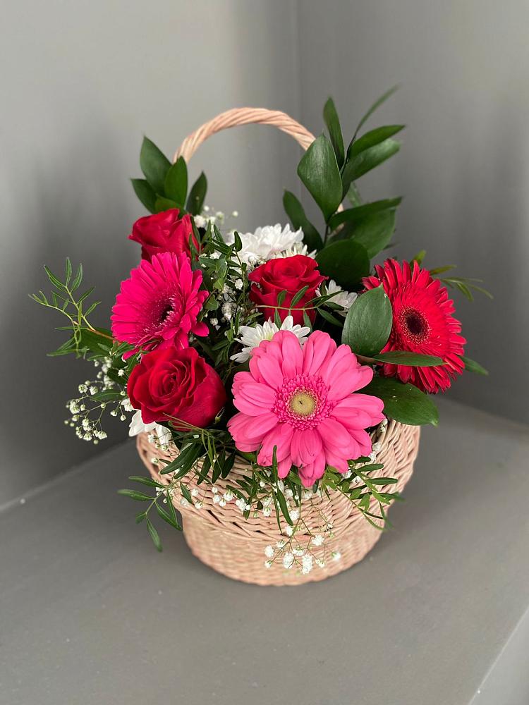 Цветочная композиция из Розы, Хризантемы и Герберы в корзине в Новодмитриевской