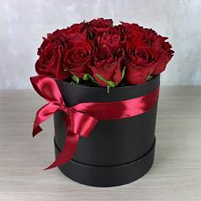 Цветочная композиция из Розы в шляпной коробке в Новодмитриевской