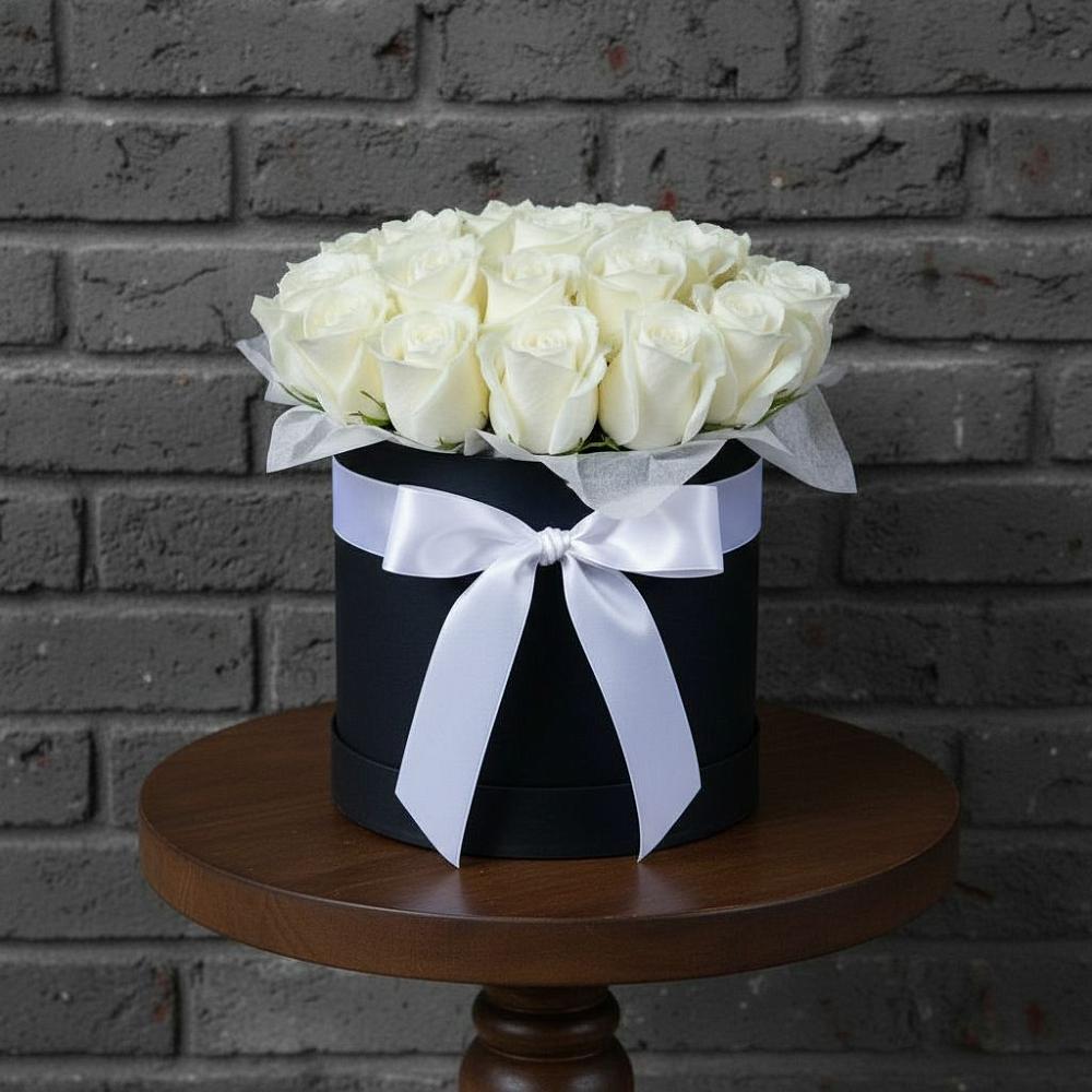 Композиция воздушная нежность в Новодмитриевской Цветочная композиция из Розы в шляпной коробке в Новодмитриевской