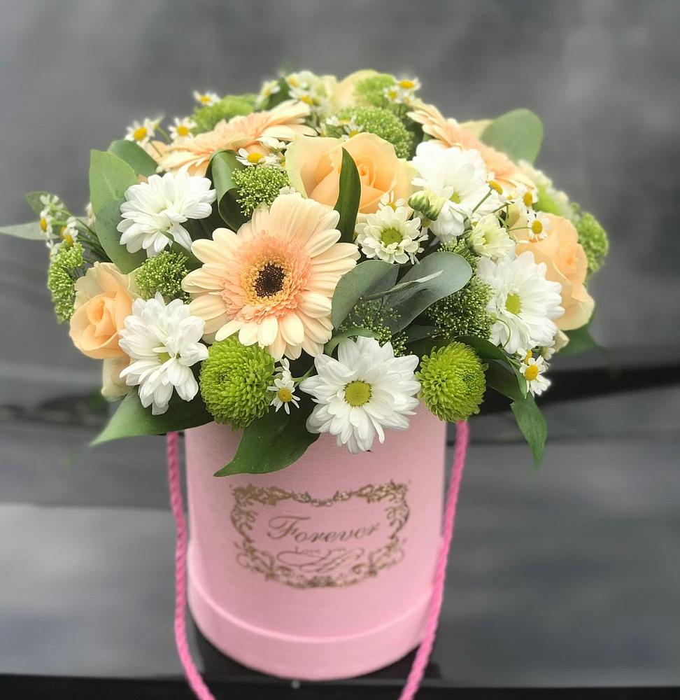 Цветочная композиция из Розы, Герберы и Хризантемы в шляпной коробке в Новодмитриевской