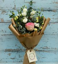 Букет нежный привет в Новодмитриевской Букет цветов из:  Розы и Лизиантусы в Новодмитриевской