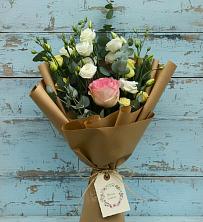 Букет цветов из:  Розы и Лизиантусы в Новодмитриевской