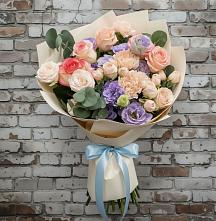 Букет Феерия в Новодмитриевской Букет цветов из:  Розы, Лизиантусы и Гвоздики в Новодмитриевской