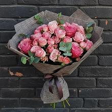Букет розы в пальмах в Новодмитриевской Букет цветов из:  Розы в Новодмитриевской