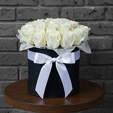 Композиция воздушная нежность в Новодмитриевской Цветочная композиция из Розы в шляпной коробке в Новодмитриевской